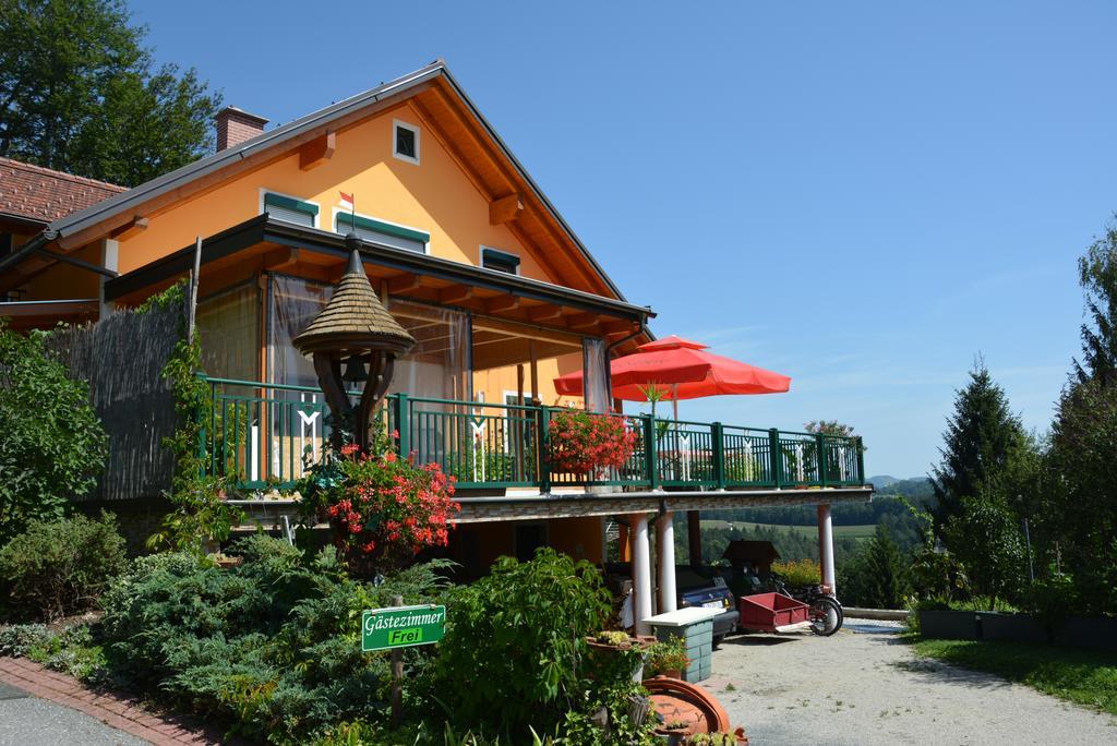Gaestehaus Schmid Sankt Johann im Saggautal ภายนอก รูปภาพ