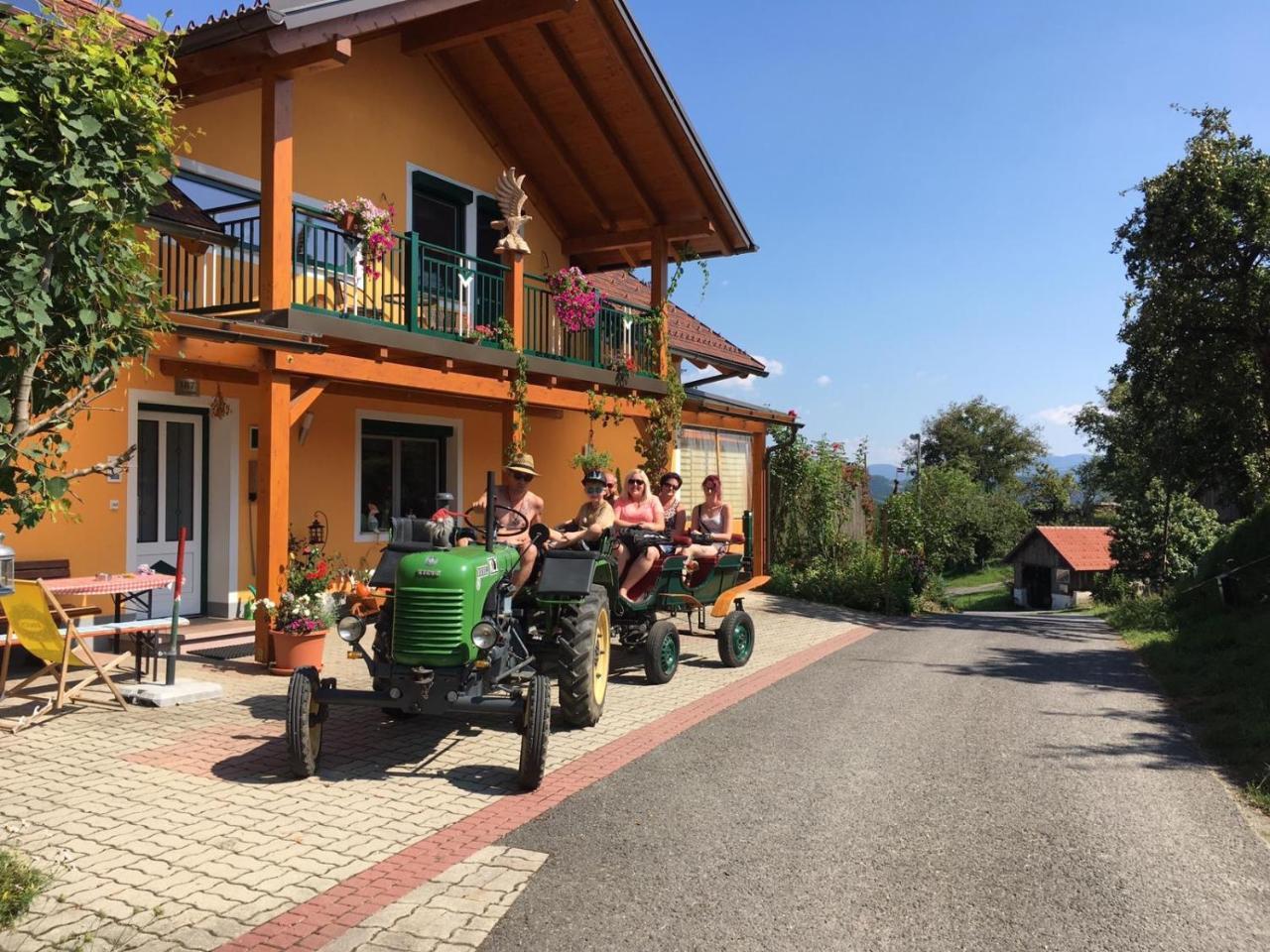 Gaestehaus Schmid Sankt Johann im Saggautal ภายนอก รูปภาพ